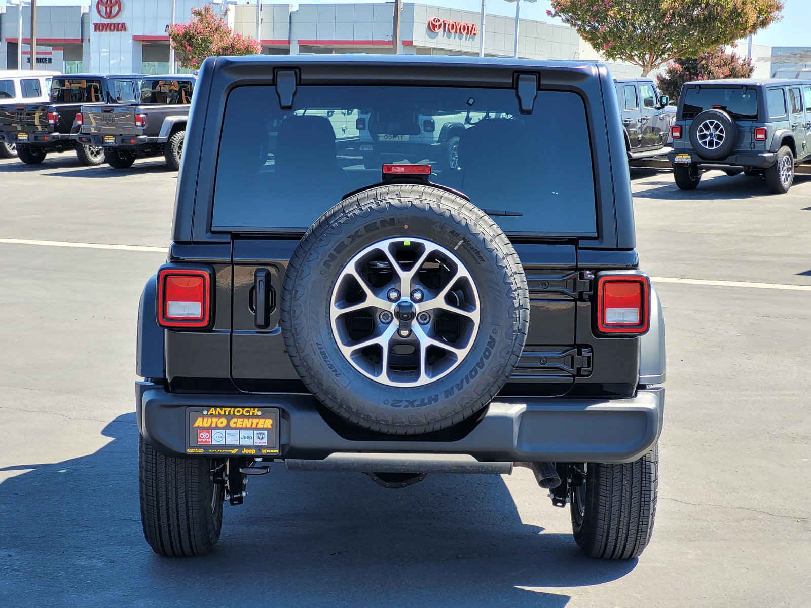 2025 Jeep Wrangler Sport S photo 4