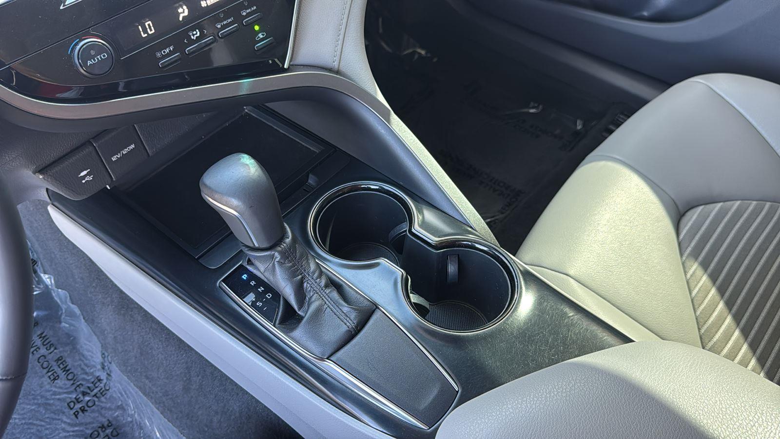 2018 Toyota Camry SE photo 20