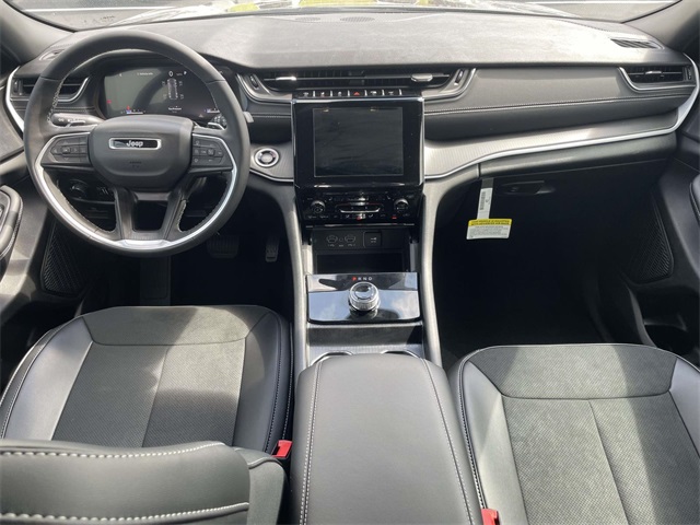 2025 Jeep Grand Cherokee Altitude photo 12