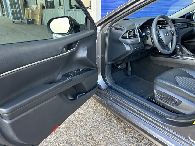 2020 Toyota Camry SE photo 27
