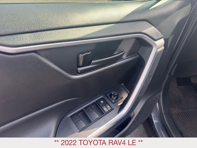 2022 Toyota RAV4 LE photo 7
