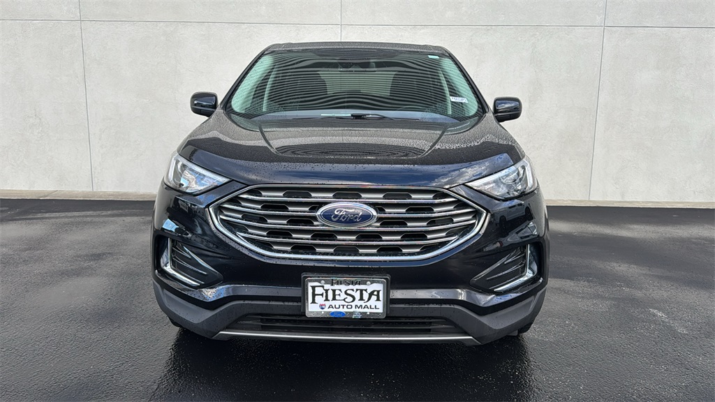 2022 Ford Edge SEL photo 2