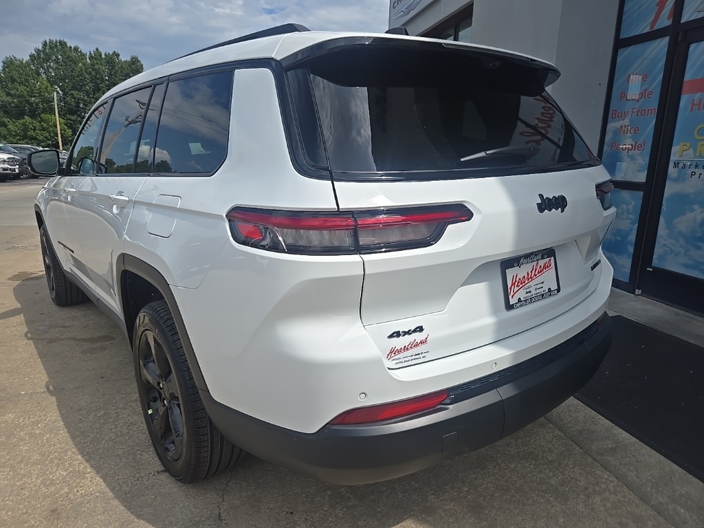 2025 Jeep Grand Cherokee Limited photo 2