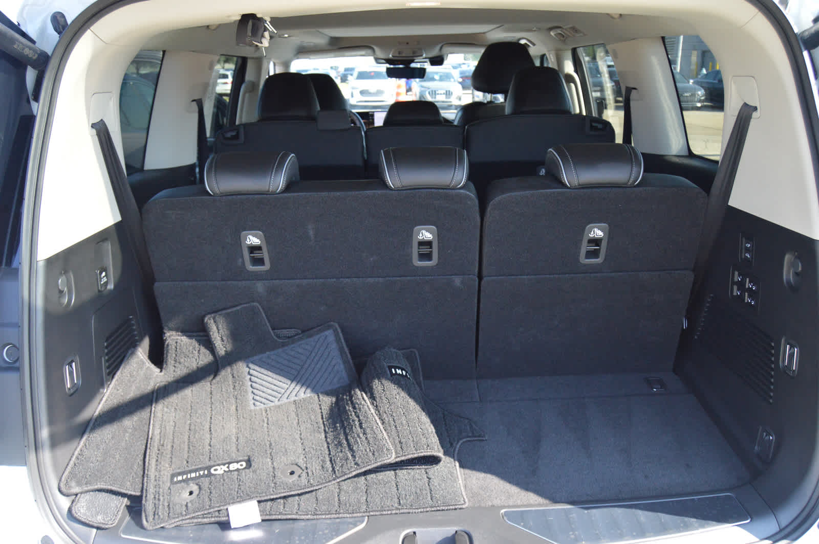 2025 INFINITI QX80 Sensory 4WD - Photo 28