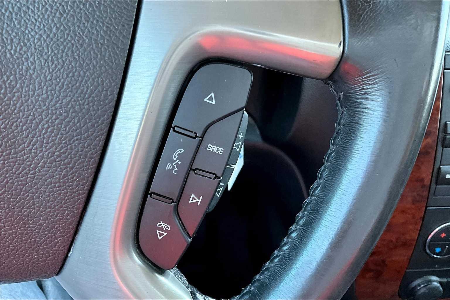 2012 Chevrolet Suburban LT photo 20