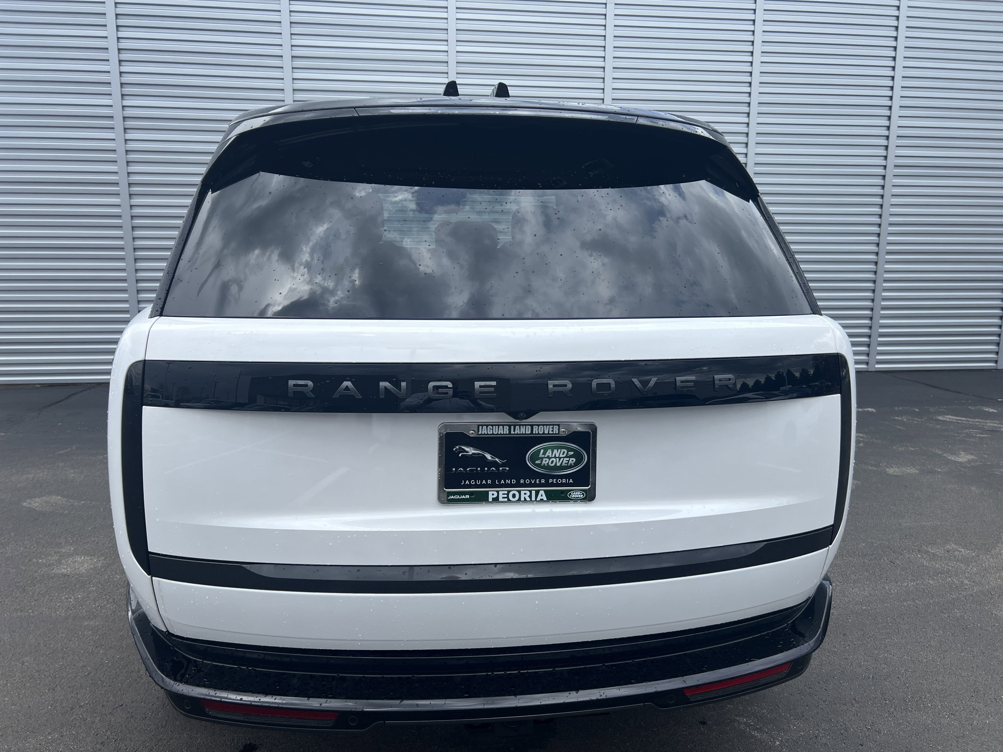 2025 Land Rover Range Rover SE photo 2