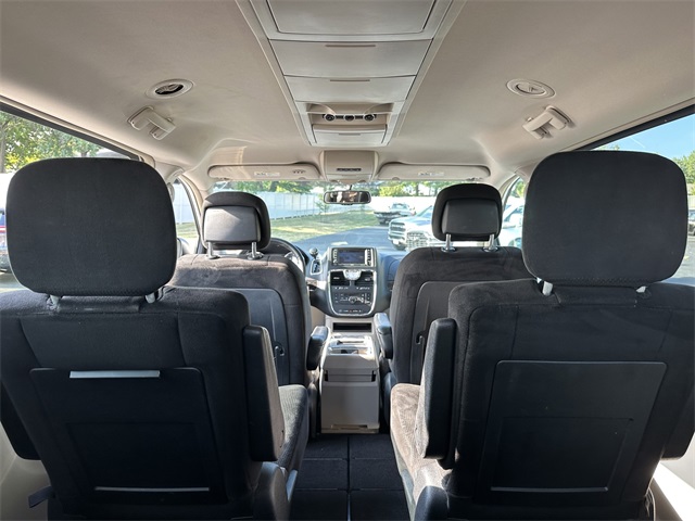 2012 Chrysler Town & Country Touring photo 11