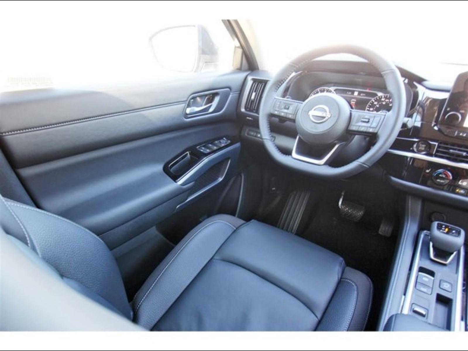 2025 Nissan Pathfinder SL - 6