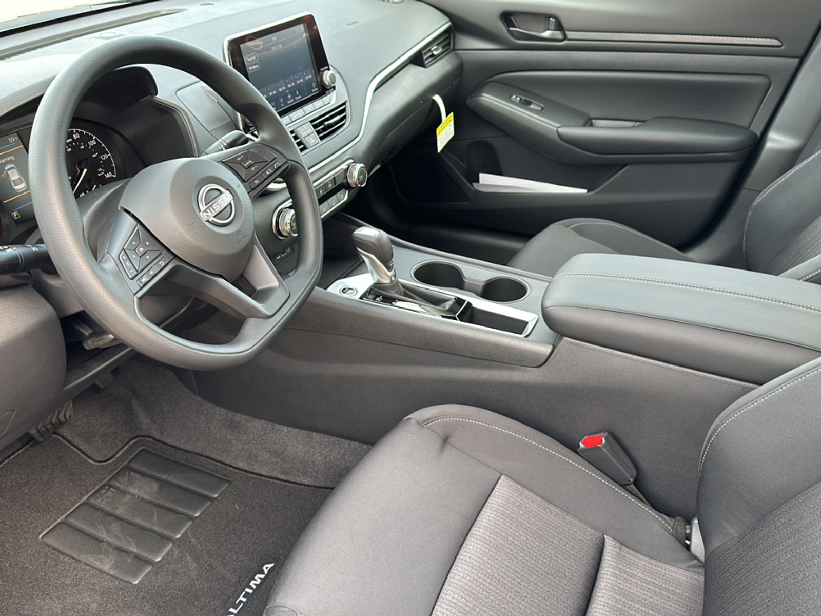 2025 Nissan Altima S photo 2