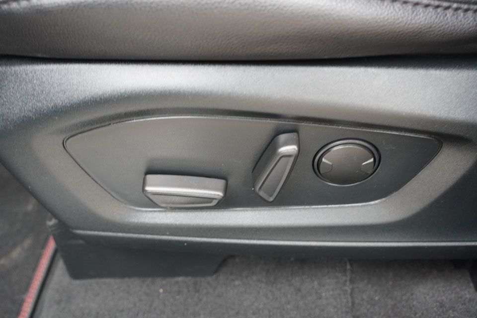 2023 Ford Explorer ST-Line photo 25