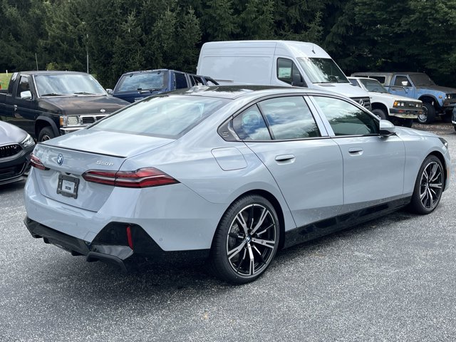 2026 Bmw 550e xDrive photo 5