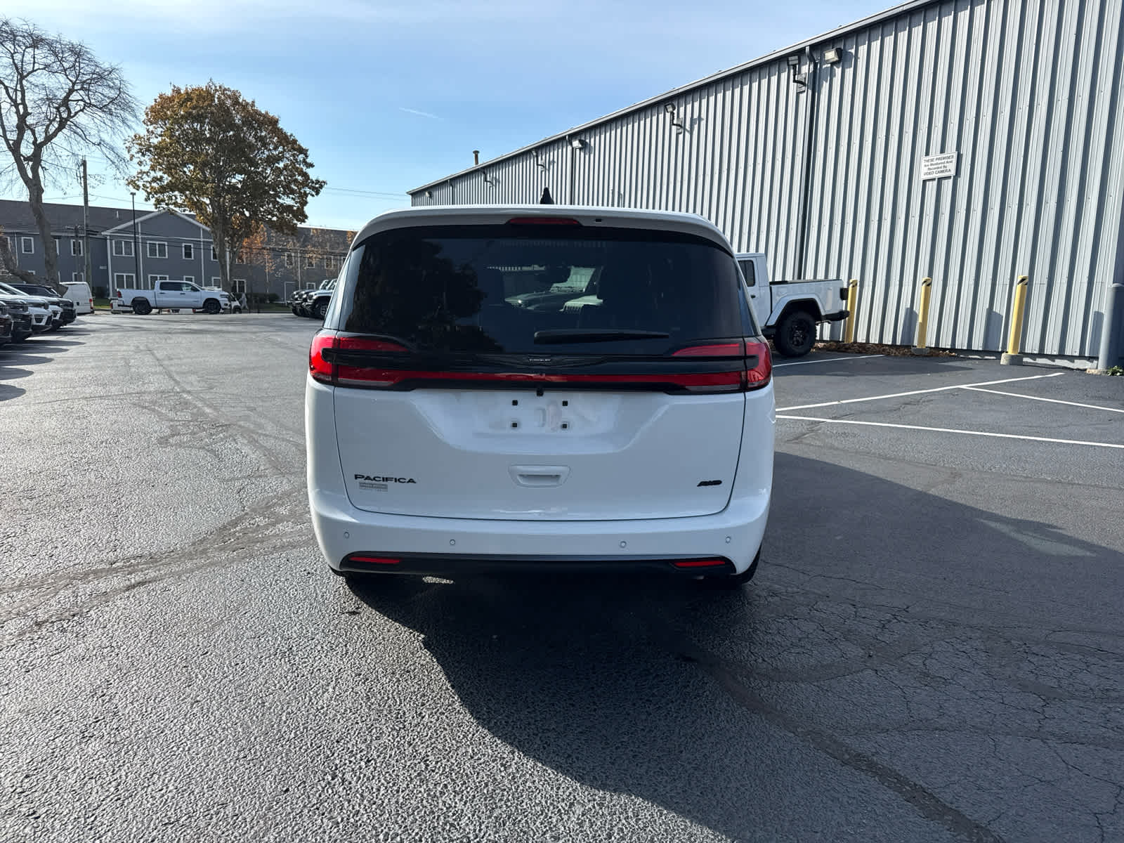 2026 Chrysler Pacifica photo 2