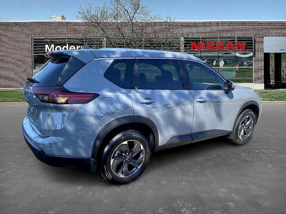 2026 Nissan Rogue SV photo 4