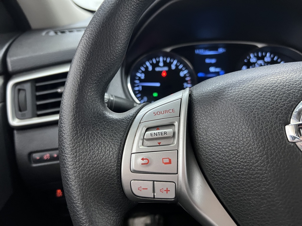 2016 Nissan Rogue SV photo 10