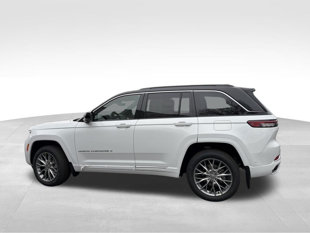2025 Jeep Grand Cherokee Summit photo 3