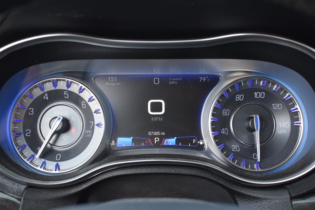 2018 Chrysler 300 Touring photo 11