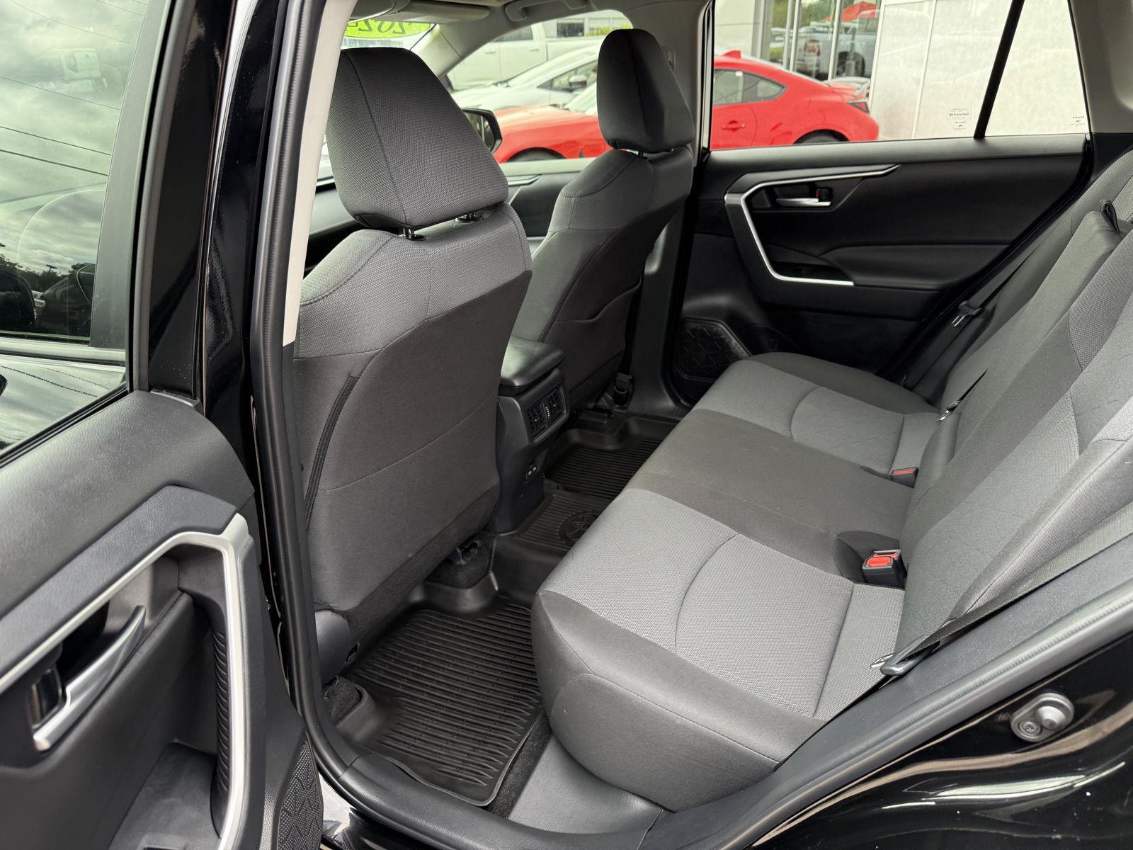 2024 Toyota RAV4 XLE photo 6