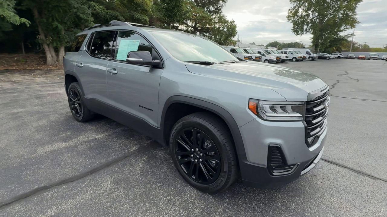 2023 Gmc Acadia SLE photo 2