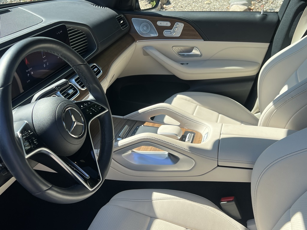 2024 Mercedes Benz GLS 450 4MATIC photo 9