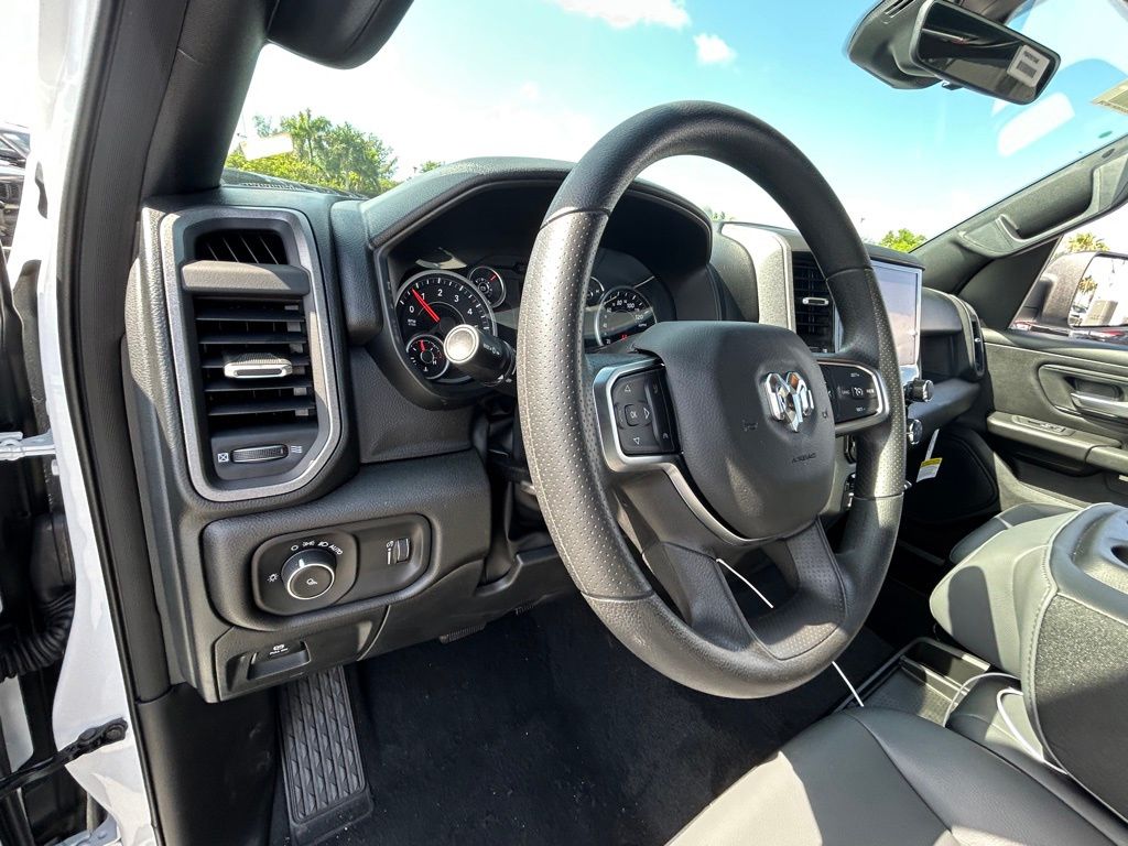 2025 Ram 1500 Tradesman photo 29