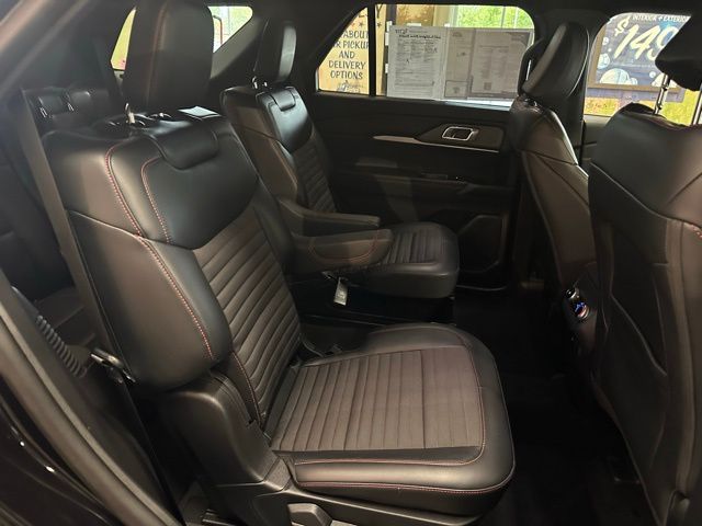 2025 Ford Explorer ST-Line photo 26