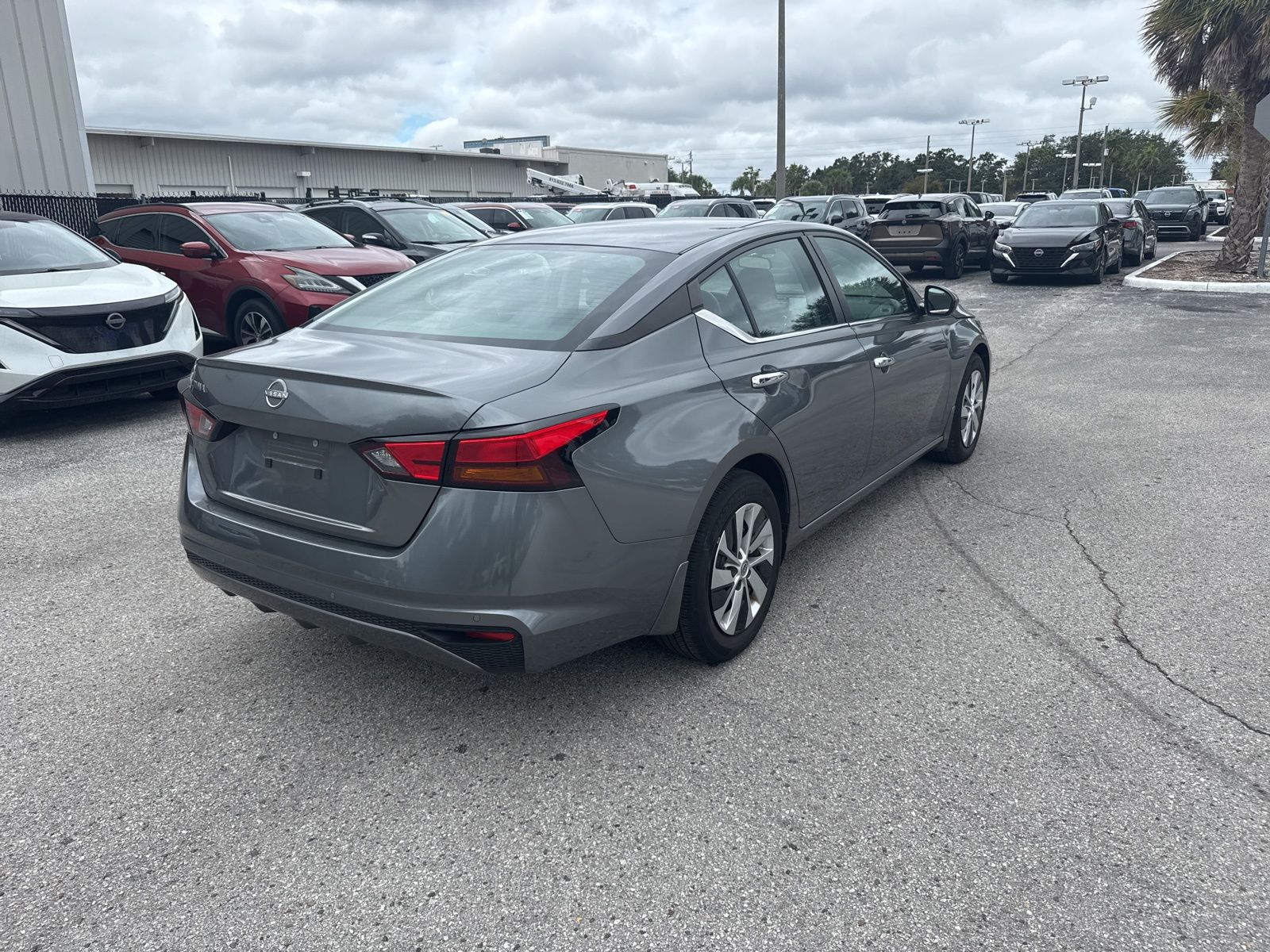 2023 Nissan Altima 2.5 S photo 2