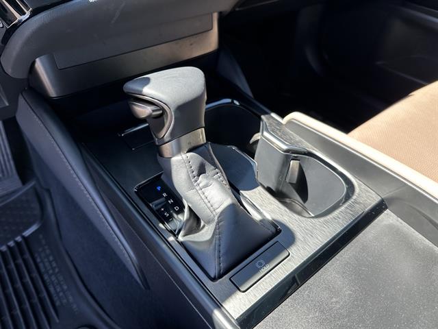 2025 Lexus ES Base photo 14