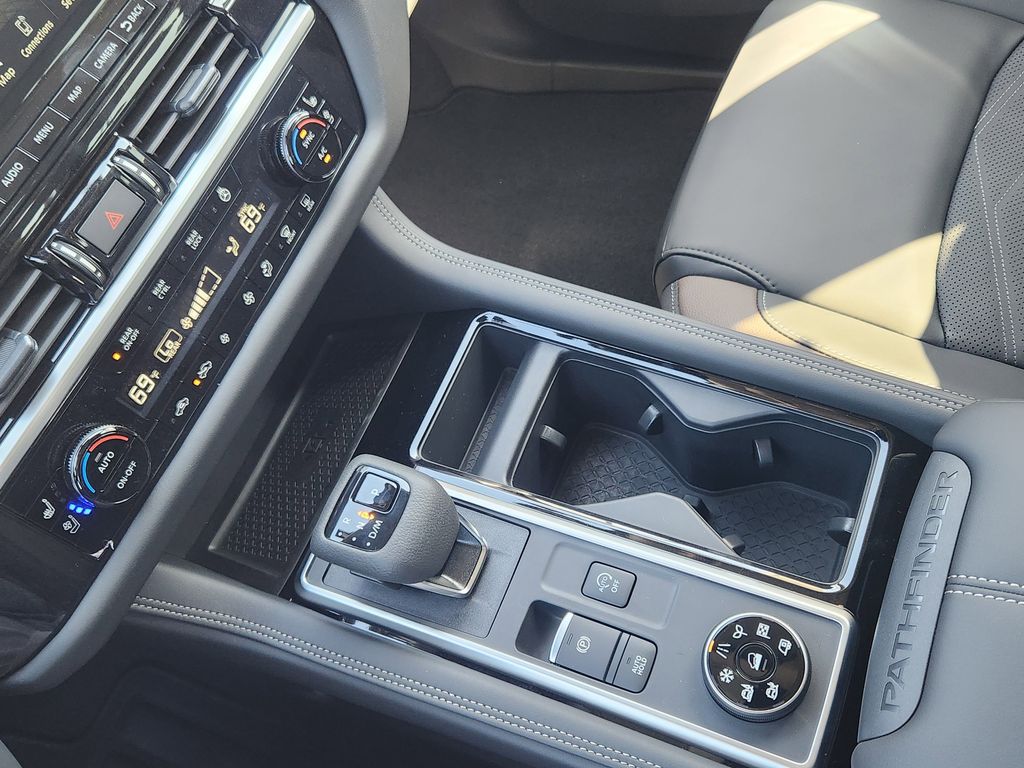 2025 Nissan Pathfinder Platinum photo 22