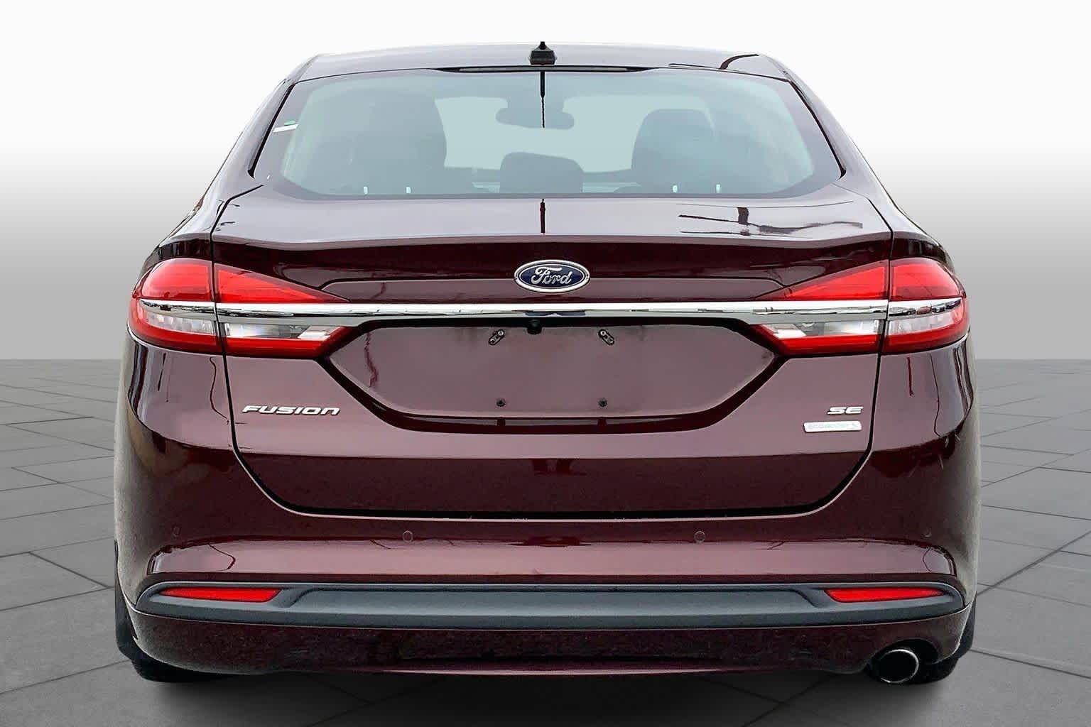 2017 Ford Fusion SE photo 4