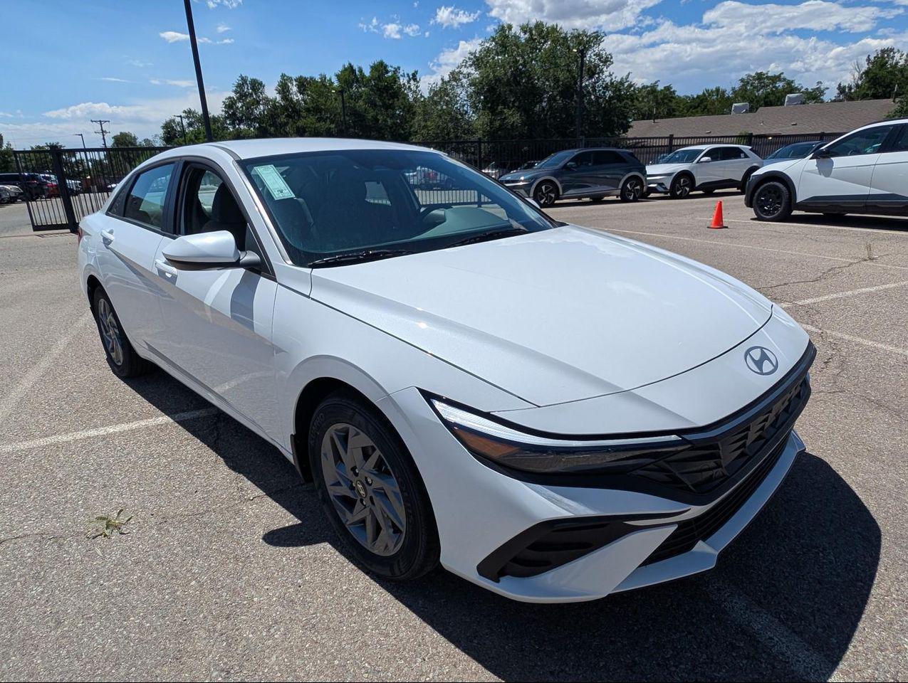 2025 Hyundai Elantra Hybrid Blue photo 7