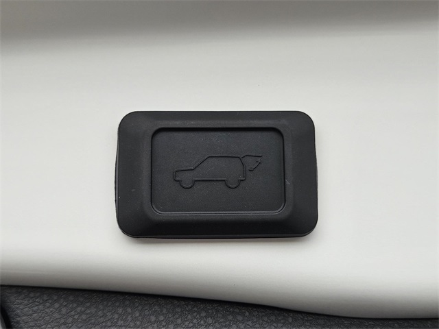 2025 Toyota RAV4 XLE Premium photo 3