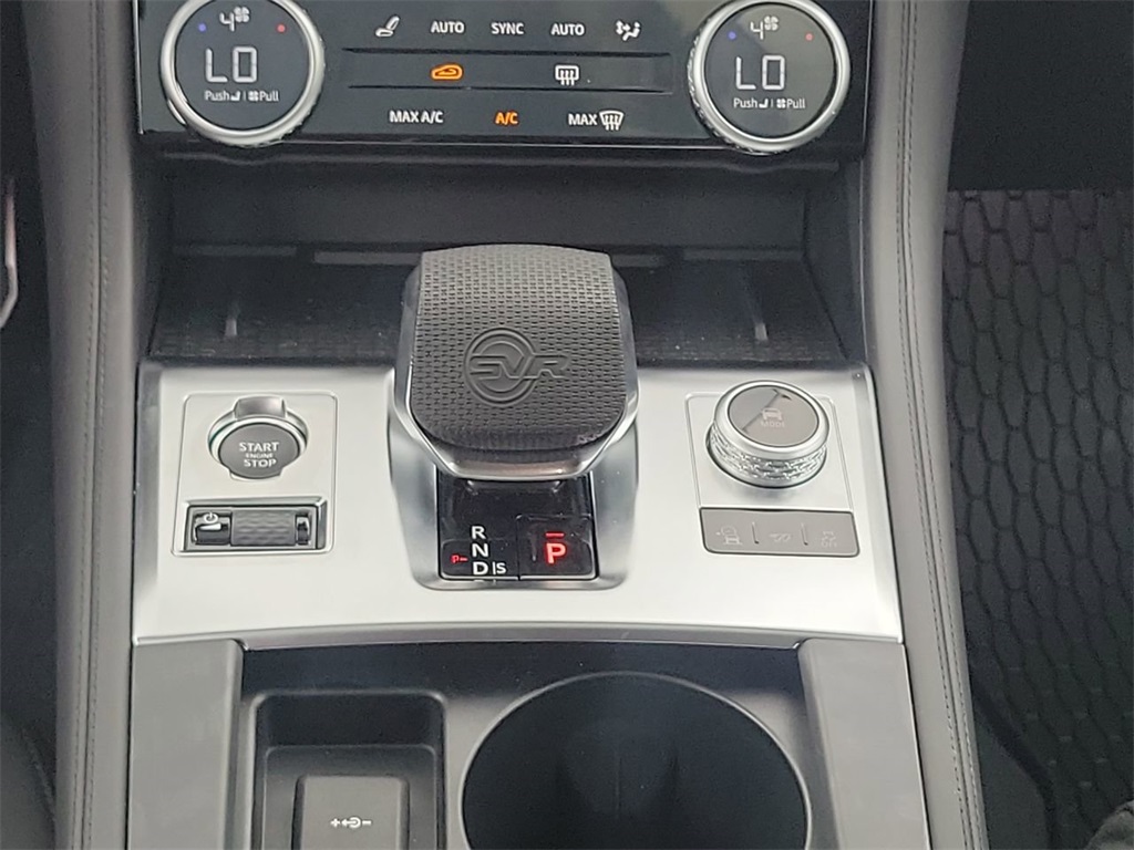 2026 Jaguar F-PACE SVR photo 16