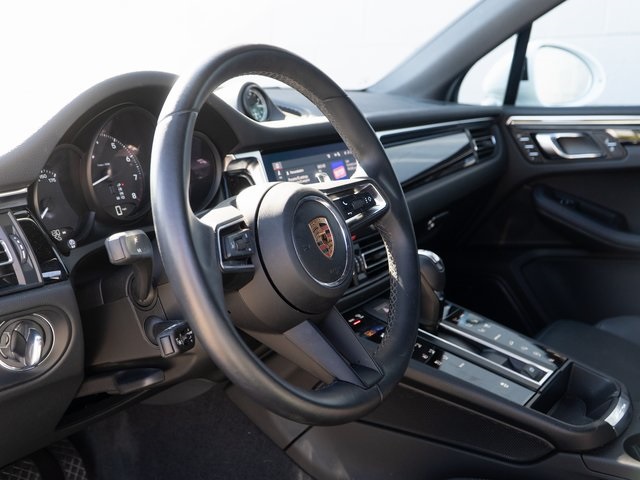 2024 Porsche Macan T photo 4
