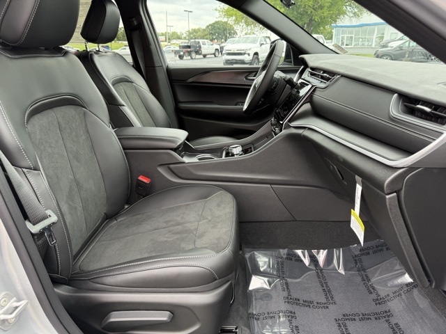 2025 Jeep Grand Cherokee Altitude X photo 9