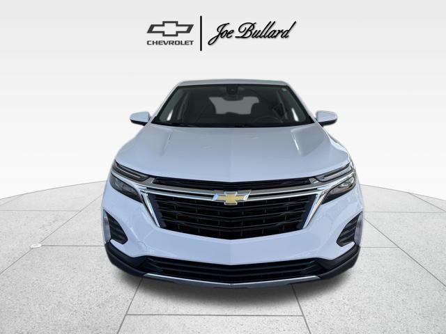 2023 Chevrolet Equinox LT photo 2