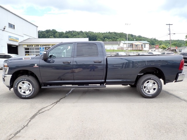 2025 Ram 2500 Tradesman photo 2