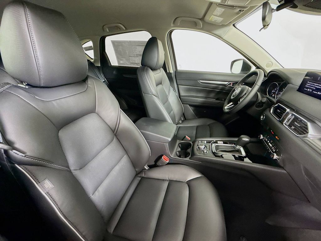 2025 Mazda CX-5 2.5 Select photo 27