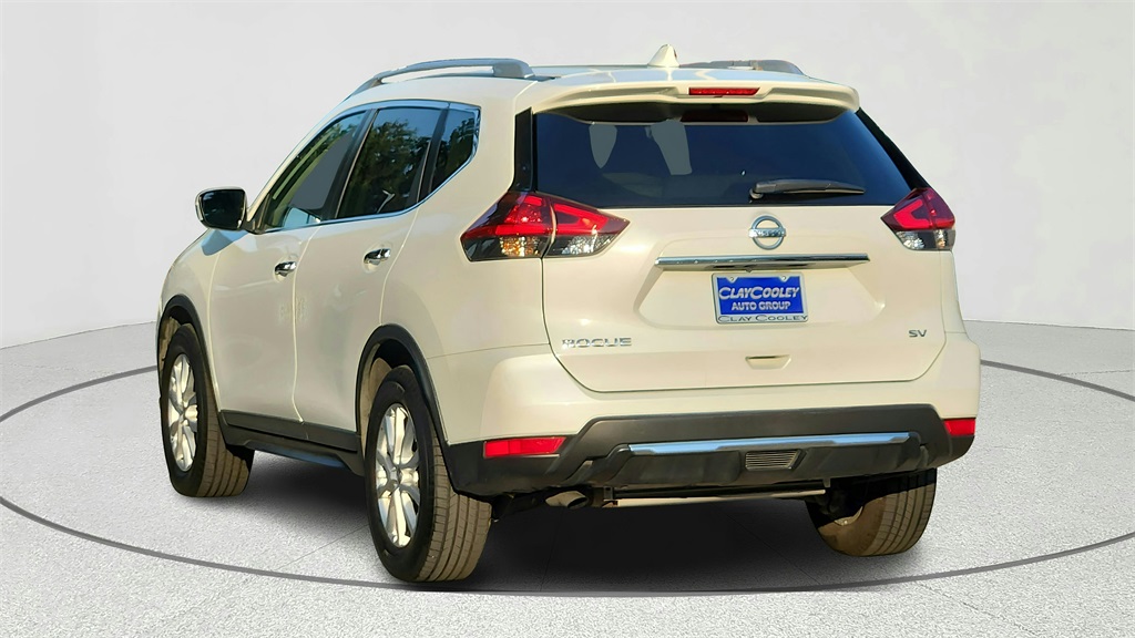 2017 Nissan Rogue SV photo 11