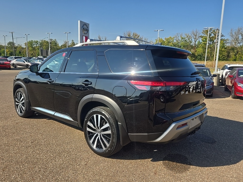 2024 Nissan Pathfinder Platinum photo 4