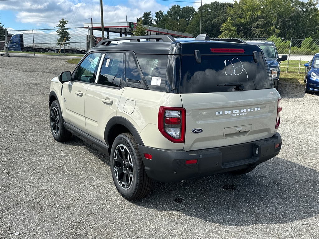 2025 Ford Bronco Sport Outer Banks photo 4