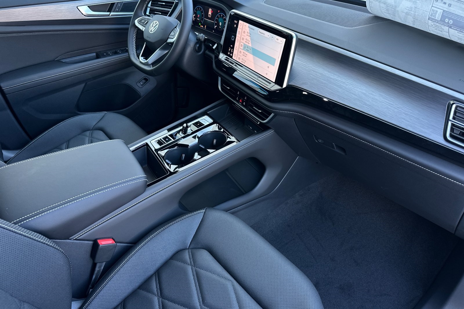 2026 Volkswagen Atlas Cross Sport SE Technology photo 16
