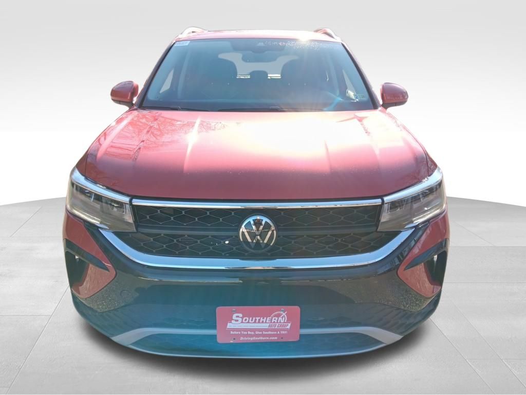 2024 Volkswagen Taos SE photo 8