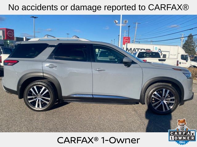 2023 Nissan Pathfinder Platinum photo 2
