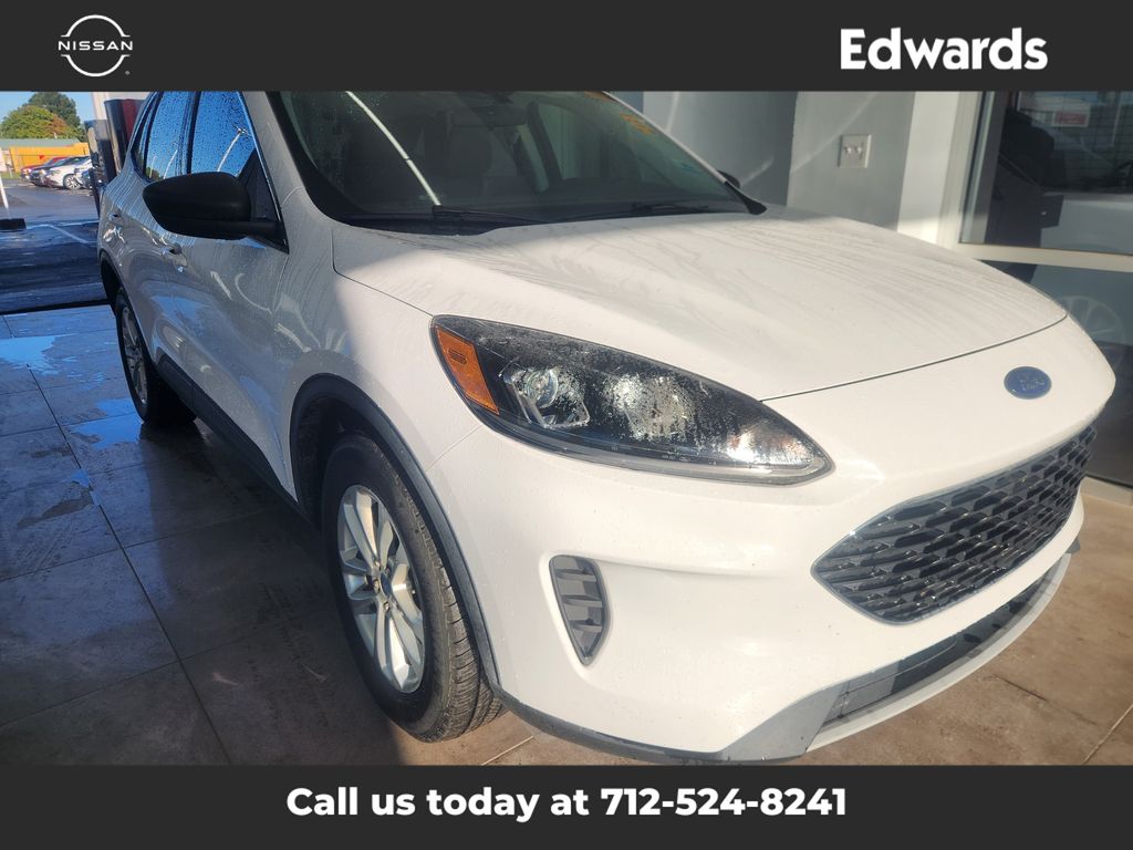 2022 Ford Escape Hybrid SE photo 2
