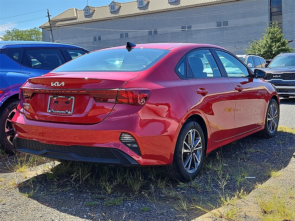 2022 Kia Forte LXS photo 3