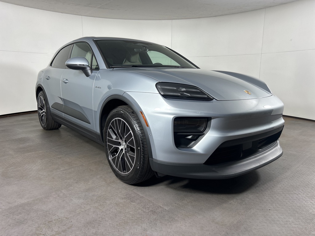 2025 Porsche Macan Electric photo 3