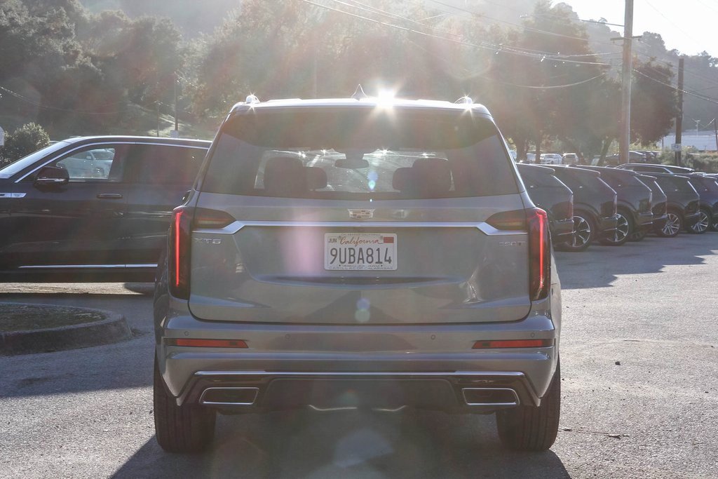 2025 Cadillac XT6 Luxury photo 2