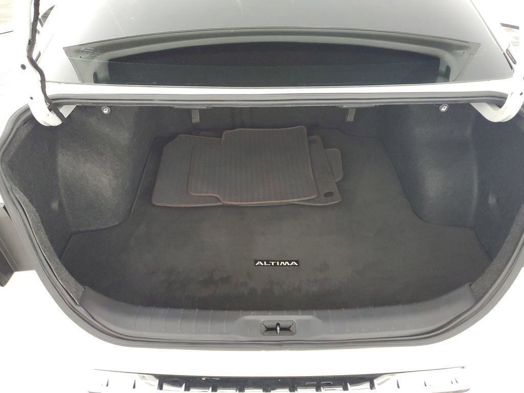 Used 2021 White Nissan 2.5 SR image 33