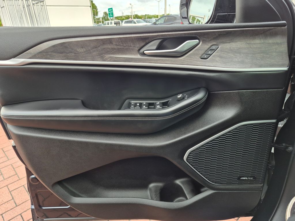 2023 Jeep Grand Cherokee Anniversary Edition photo 16