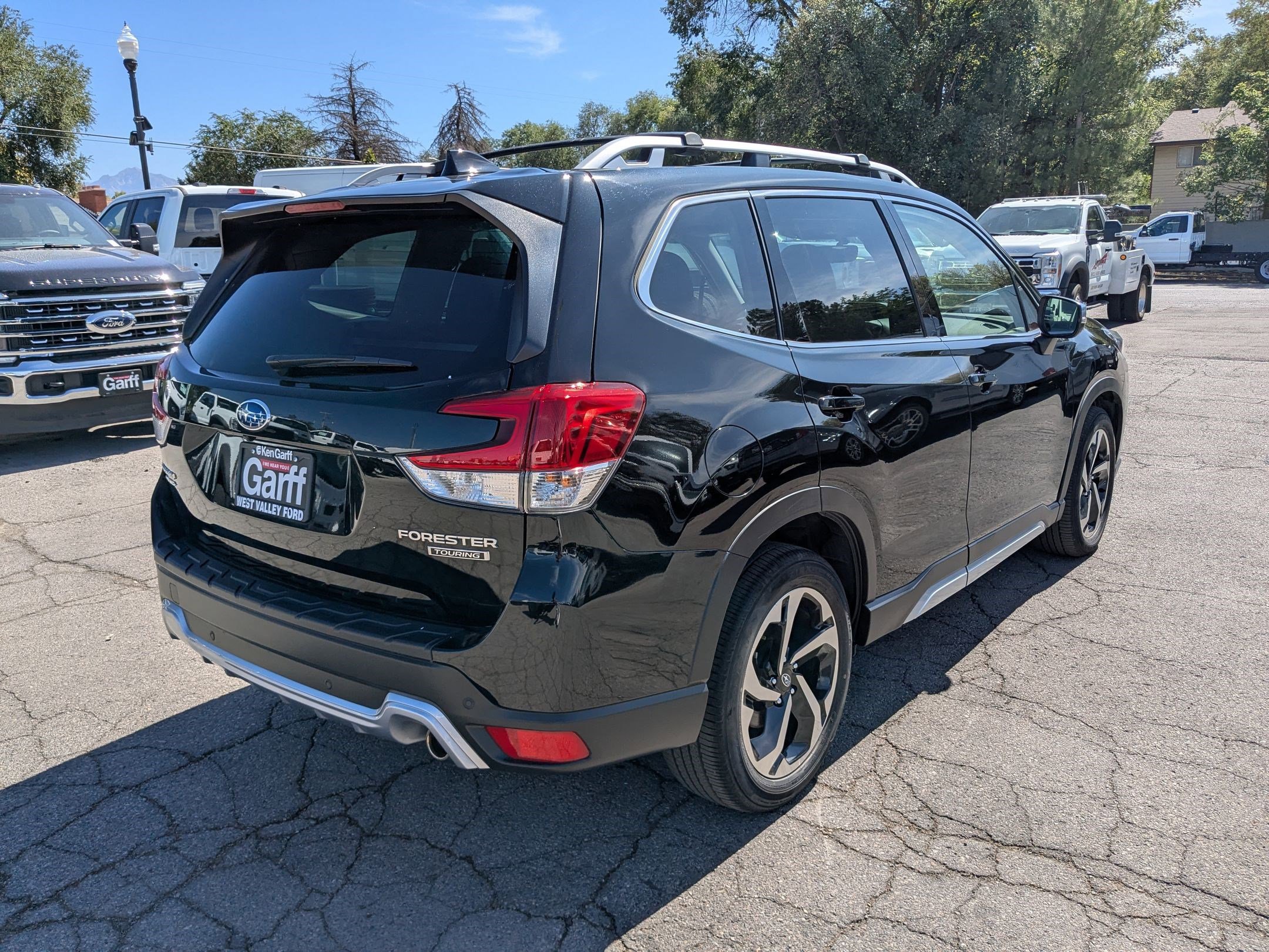 2023 Subaru Forester Touring photo 3